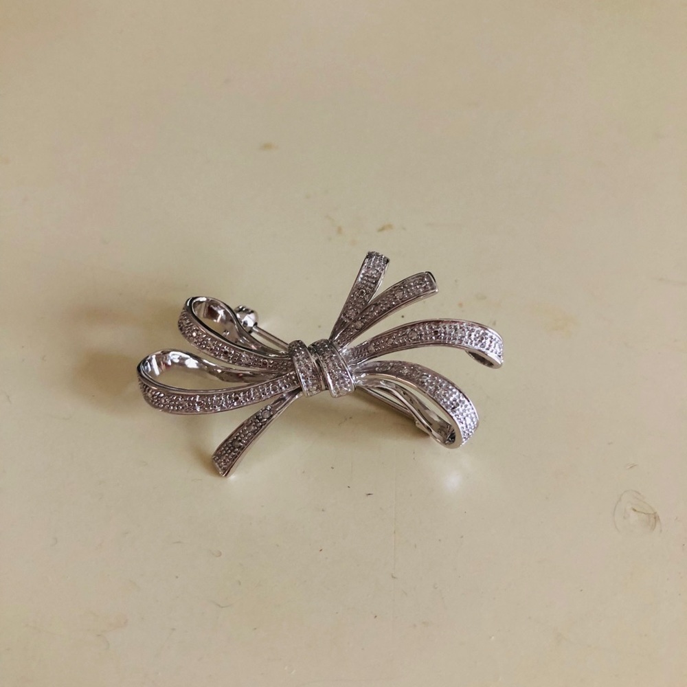 Ross and Simons .10ct t.w. Diamon Ribbon pin